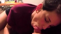 Amateur Girlfriend Love Sucking Cock But Hates Cum