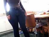 MILF WIDE HIPS ASS THIGHS