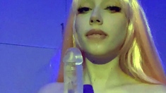 Cute amateur teen girl toying her pussy in bed on cam