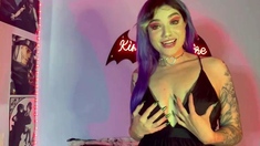 Amateur webcam babe showing her sexual goods