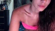 Hot Amateur Webcam Teen Masturbates For Their Fans