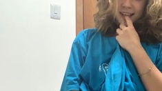 Hot Amateur Webcam Teen Masturbates For Their Fans