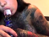 Tattoo Girl mit dicken Titten
