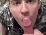 Buddy blowing me and I shoot cum on his tongue