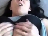 Sie bekommt cum auf ihrem Gesicht und will danach gefickt.
