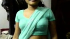 Indian Girl In Saree Seducing